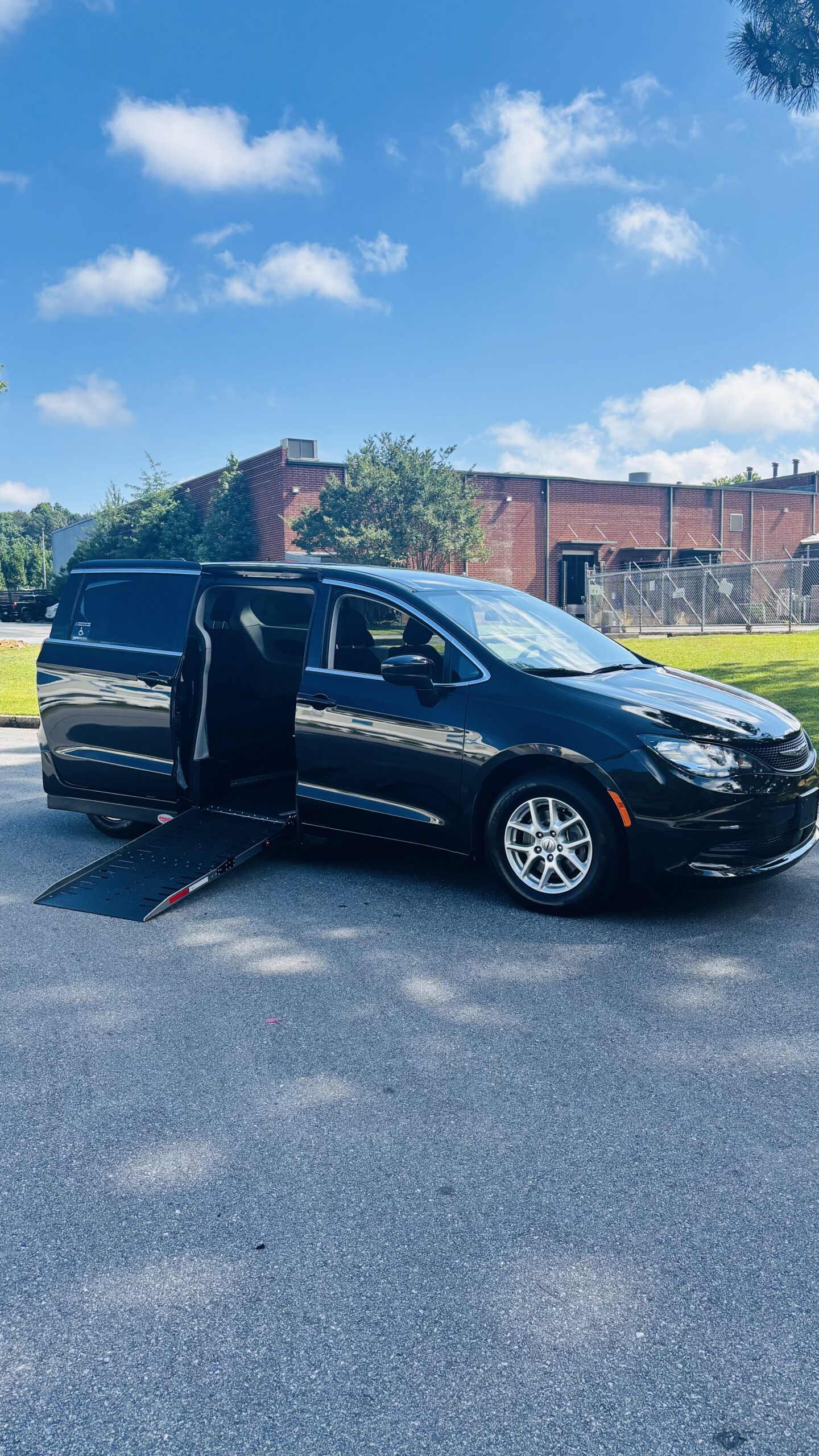 2022 Chrysler Voyager LX's photo