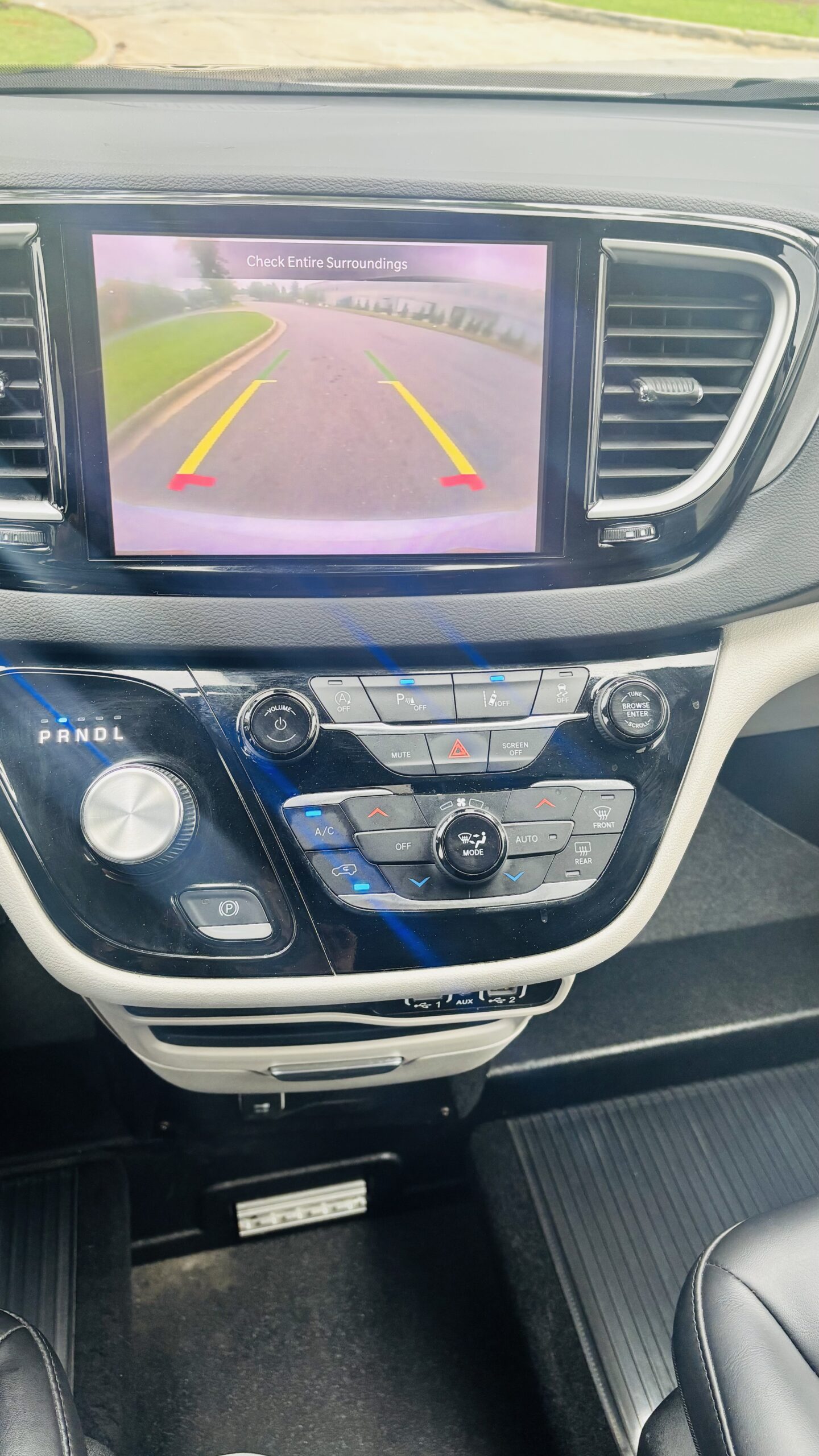 2023 Chrysler Pacifica Touring L - Photo 10